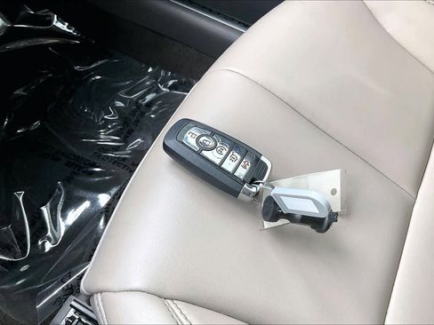 Used 2023 Lincoln Corsair FWD image 11