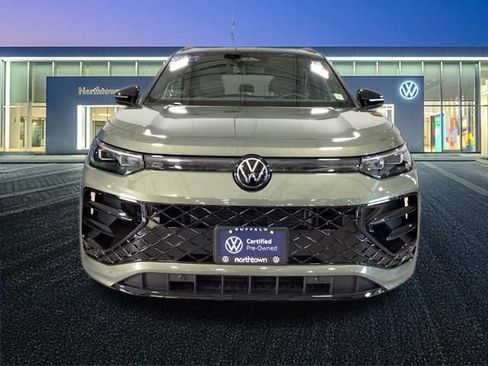 Used 2025 Volkswagen Tiguan SE R-Line AWD/4WD image 5