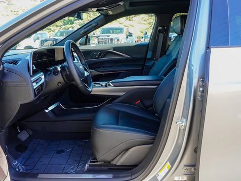 Certified 2025 Cadillac Lyriq Luxury image 14