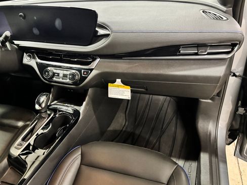 Used 2025 Buick Envista Sport Touring w/ Convenience I Package FWD image 21