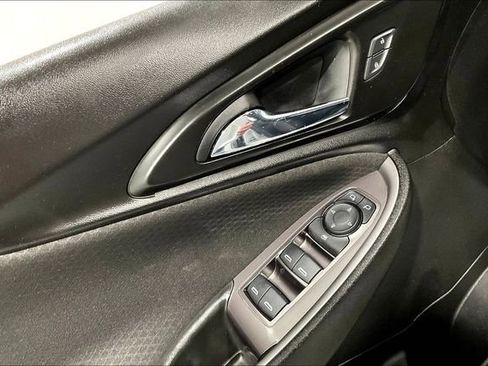 Used 2021 Chevrolet Malibu LS FWD image 36