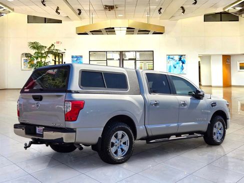 Used 2017 Nissan Titan SV AWD/4WD image 5