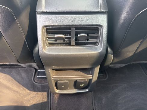 Used 2020 Ford Edge Titanium image 12
