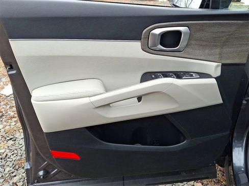 Used 2022 Kia Sorento EX image 12