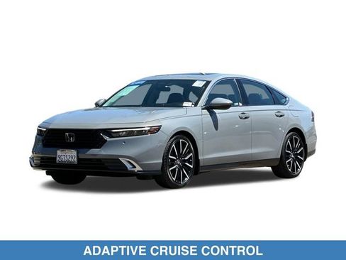 Used 2023 Honda Accord Touring image 2