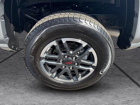 Used 2025 Toyota Tacoma TRD Sport AWD/4WD image 34