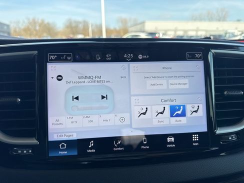 Used 2024 Chrysler Pacifica Touring-L image 29