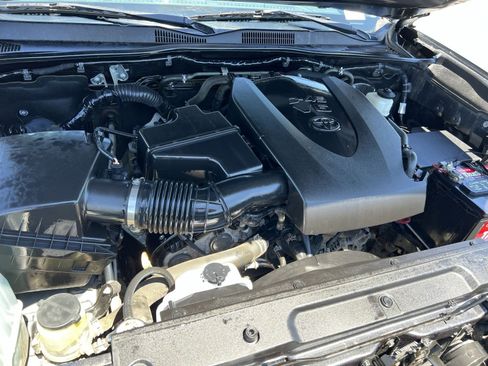 Used 2020 Toyota Tacoma SR AWD/4WD image 34