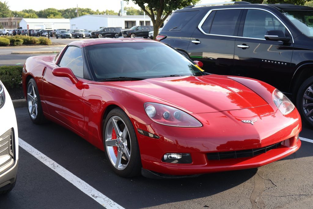 Used 2005 Chevrolet Corvette Coupe w/ Preferred Equipment Group RWD image 3