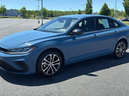 Used 2025 Volkswagen Jetta Sport FWD image 12