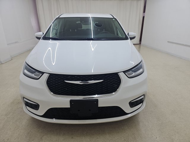 Used 2023 Chrysler Pacifica Touring-L FWD image 14