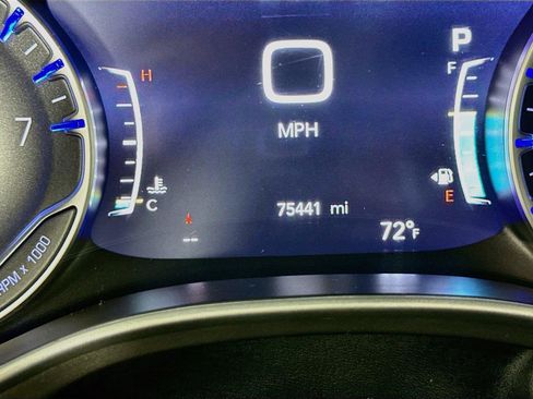 Used 2024 Chrysler Pacifica Touring-L FWD image 19