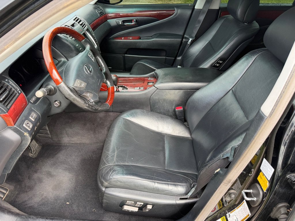 Used 2007 Lexus LS 460 w/ Comfort Pkg RWD image 9