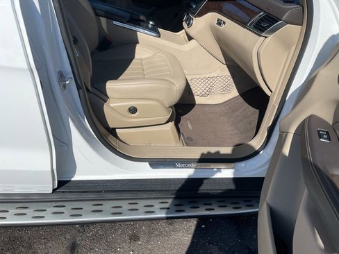 Used 2015 Mercedes-Benz GL 450 4MATIC image 31