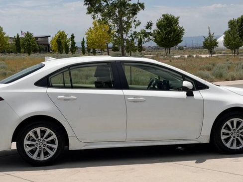 Used 2023 Toyota Corolla LE w/ LE Premium Package FWD image 5
