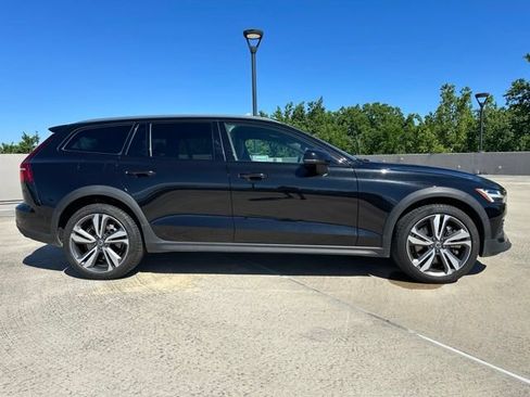 Certified 2025 Volvo V60 B5 Cross Country Plus AWD/4WD image 8