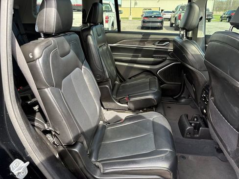 Used 2023 Jeep Grand Cherokee L Limited w/ Luxury Tech Group II AWD/4WD image 15