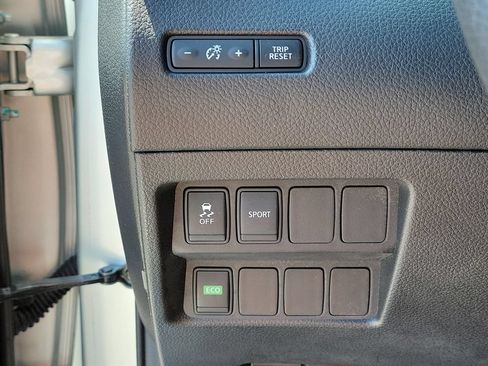 Used 2015 Nissan Rogue SV FWD image 31