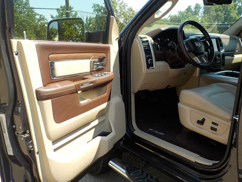 Used 2018 RAM 2500 Laramie w/ Convenience Group image 12