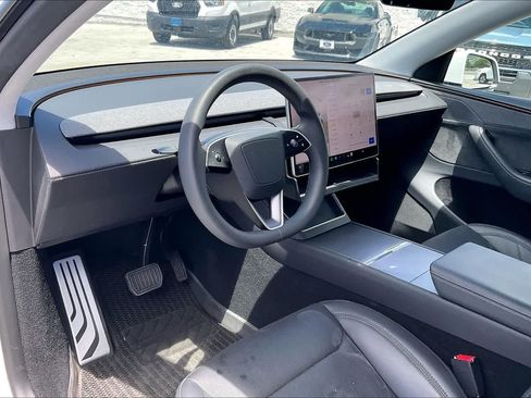 Used 2026 Tesla Model Y 2WD image 2