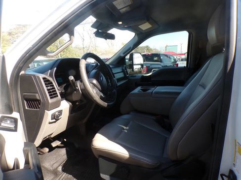 Used 2021 Ford F250 XL w/ Power Equipment Group image 8