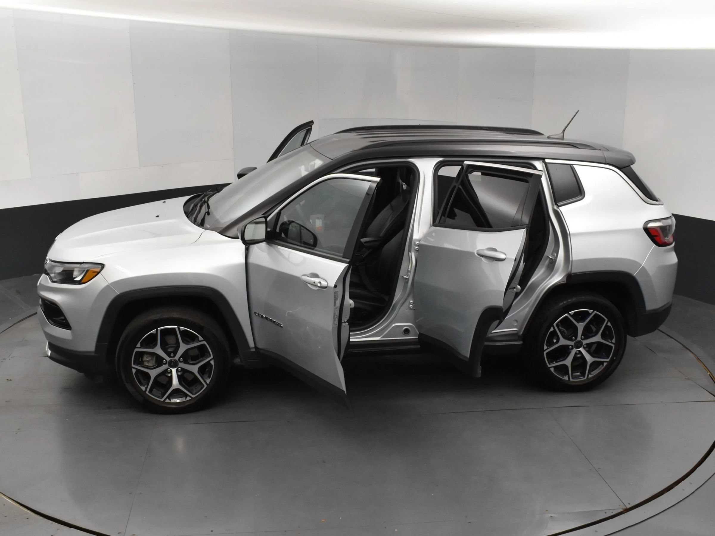 Used 2025 Jeep Compass Limited AWD/4WD image 7
