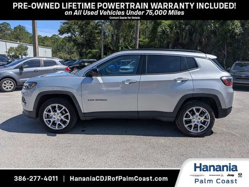 Used 2022 Jeep Compass Latitude w/ Sun and Sound Group AWD/4WD image 6