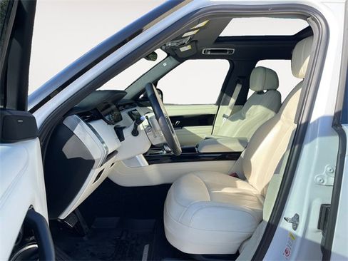 Used 2023 Land Rover Range Rover SE image 9