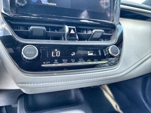 Used 2025 Toyota Corolla SE image 27