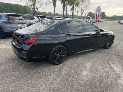 Used 2021 BMW 740i w/ M Sport Package RWD image 5