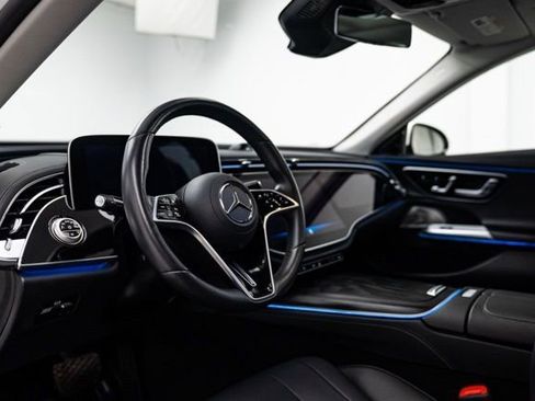 Used 2025 Mercedes-Benz E 350 4MATIC Sedan image 12