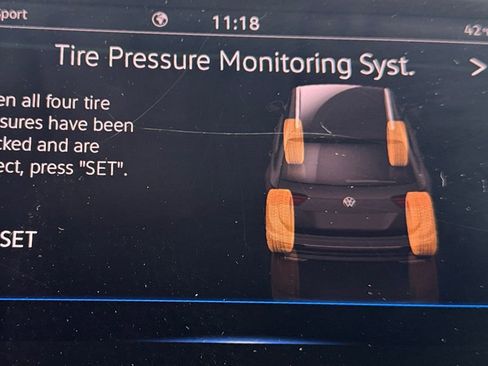 Used 2021 Volkswagen Tiguan SE image 25