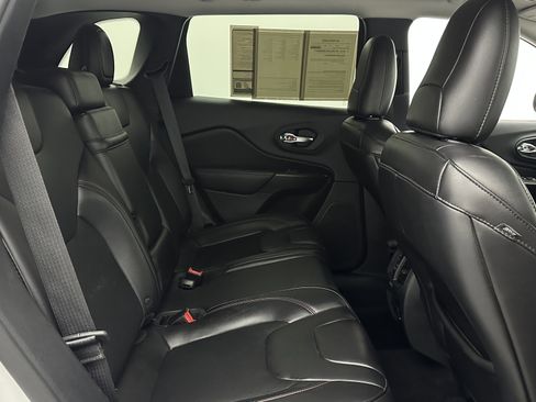 Used 2019 Jeep Cherokee Trailhawk image 31