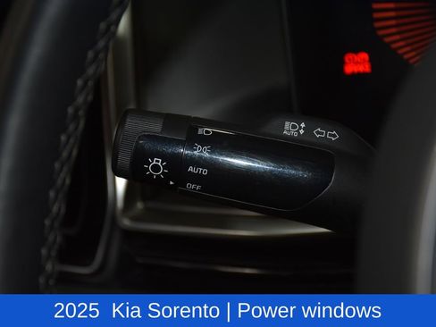 Used 2025 Kia Sorento S FWD image 10