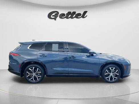 Certified 2025 Toyota Crown Signia AWD/4WD image 4