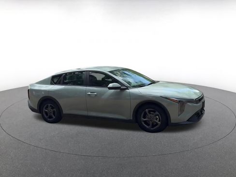 Used 2025 Kia K4 LXS image 2
