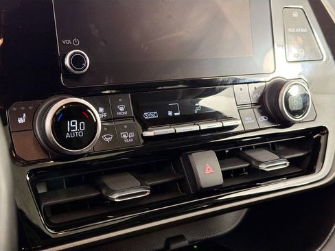 Used 2023 Toyota Highlander XLE image 15