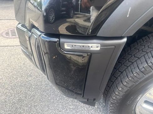 Used 2024 GMC Sierra 3500 Denali Ultimate AWD/4WD image 5