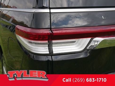 Used 2022 Lincoln Navigator Reserve AWD/4WD image 13