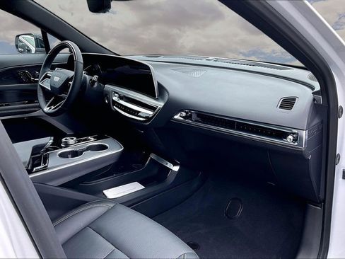 Certified 2025 Cadillac Lyriq Luxury w/ LPO, Floor Liner Package AWD/4WD image 26