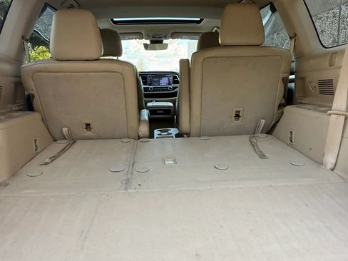 Used 2017 Toyota Highlander XLE AWD/4WD image 15