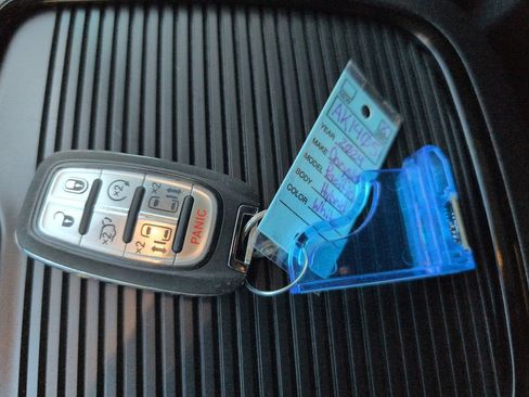 Used 2024 Chrysler Pacifica Premium FWD image 14