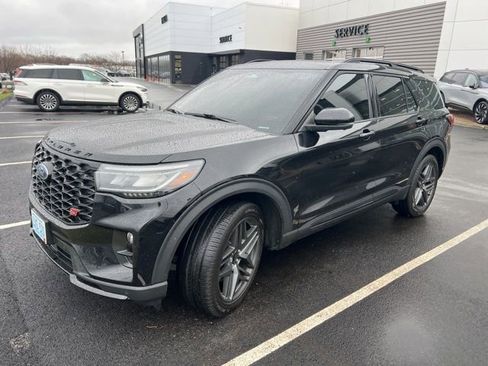 Used 2025 Ford Explorer ST image 1