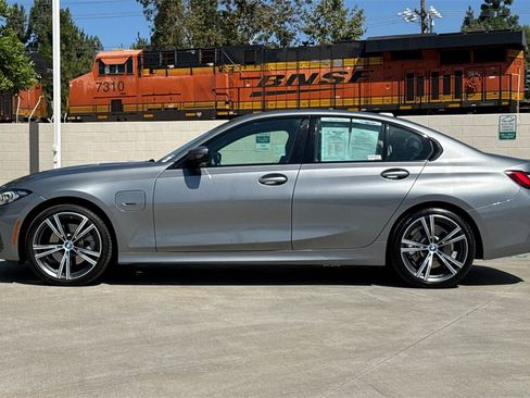 Used 2023 BMW 330e w/ Driving Assistance Package image 9