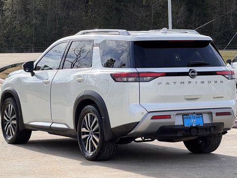 Used 2022 Nissan Pathfinder Platinum w/ Cargo Package image 15