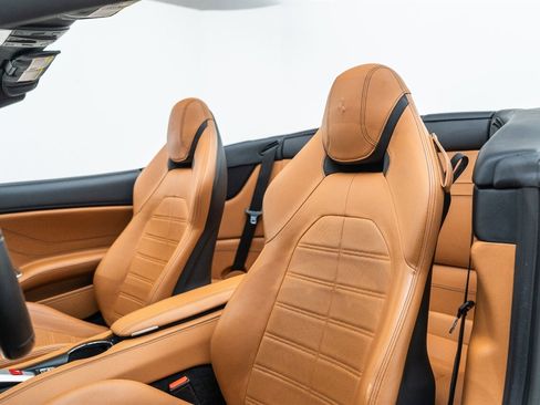 Used 2017 Ferrari California T image 28