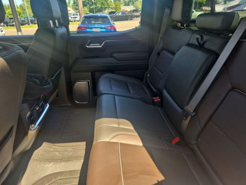 Used 2024 GMC Sierra 1500 Denali w/ Technology Package AWD/4WD image 4