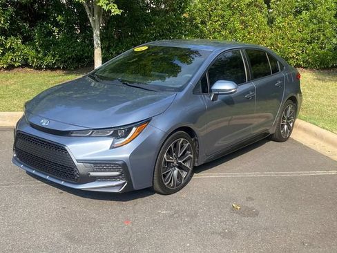 Used 2022 Toyota Corolla SE FWD image 3