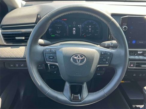 Used 2025 Toyota Camry XLE image 17