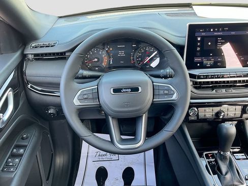 New 2026 Jeep Compass Latitude image 20